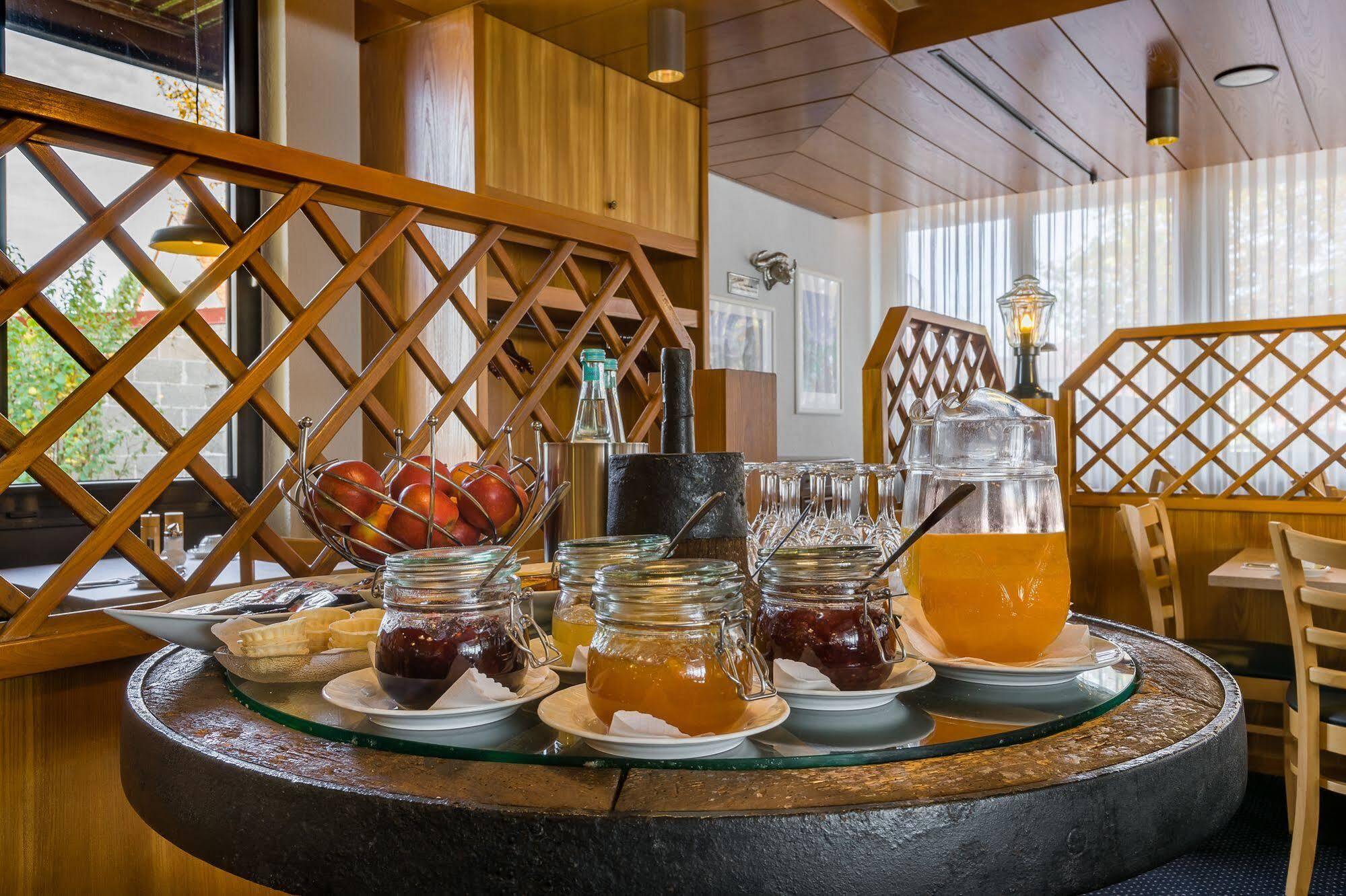 Hotel Strohgaeu Корнталь-Мюнхинген Экстерьер фото