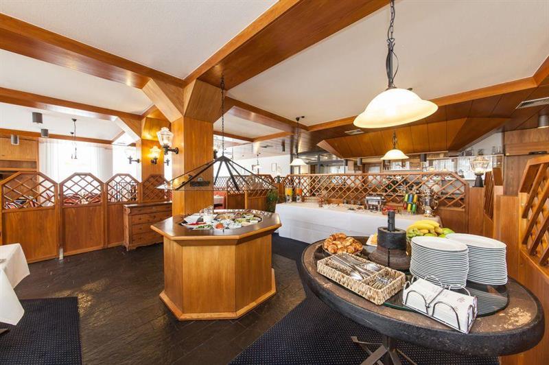 Hotel Strohgaeu Корнталь-Мюнхинген Экстерьер фото